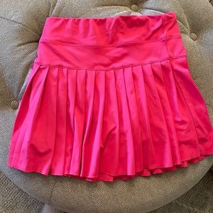 Hot Pink tennis skirt. pleated. size medium.